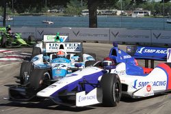 Mikhail Aleshin, Schmidt Peterson Motorsports Honda and James Hinchcliffe, Andretti Autosport Honda touch