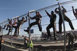 Helio Castroneves wint