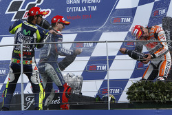 Podio: carrera ganador Marc Márquez, subcampeón Jorge Lorenzo, Valentino Rossi el tercer lugar