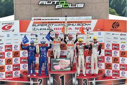 GT300 podium: winners Shinichi Takagi, Takashi Kobayashi, second place Takuto Iguchi, Kouta Sasaki, third place Katsuyuki Hiranaka, Bjorn Wirdheim