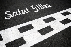 Salut Gilles - tribute on the start line to Gilles Villeneuve