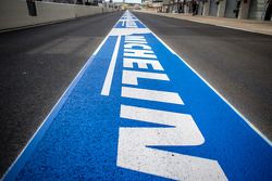 The new Michelin advertising banner on pitlane