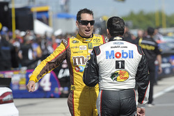 Kyle Busch, Joe Gibbs Racing Toyota and Tony Stewart, Stewart-Haas Racing Chevrolet