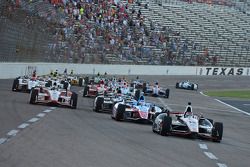 Start: Will Power leads