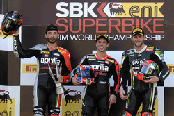 Podio de la Carrera 2: El ganador Marco Melandri, segundo lugar Sylvain Guintoli,y tercero Tom Sykes