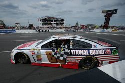 Race winner Dale Earnhardt Jr., Hendrick Motorsports Chevrolet