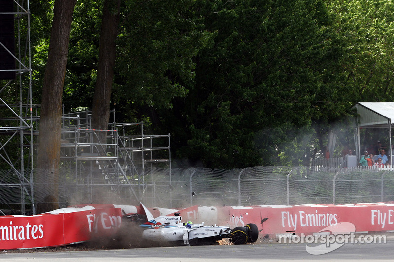 Felipe Massa, Williams FW36 and crashes on the last lap of the race