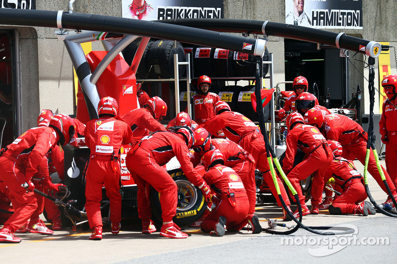 Fernando Alonso, Ferrari F14-T makes a pit stop