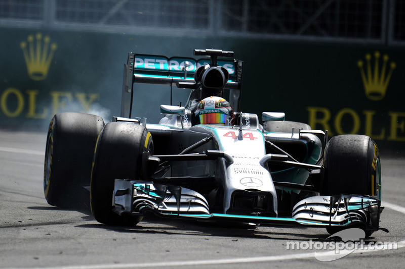 Lewis Hamilton, Mercedes AMG F1 W05 : Fumée à l'arrière et abandon