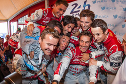 Lucas Di Grassi, Loic Duval, Tom Kristensen, Marcel Fässler, Andre Lotterer, Benoit Tréluyer, Filipe Albuquerque, Marco Bonanomi, Oliver Jarvis多人自拍