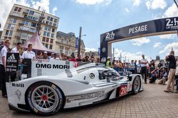 #20 Porsche Team Porsche 919 Hybrid entering scrutineering