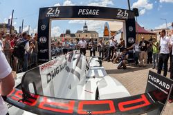 #20 Porsche Team Porsche 919 Hybrid entering scrutineering