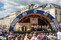 Porsche LMP1 drivers at scrutineering