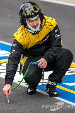 Dunlop tire engineer