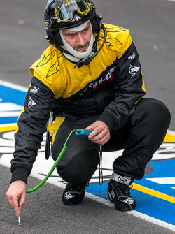 Dunlop tire engineer