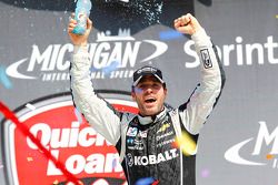 Race winner Jimmie Johnson, Hendrick Motorsports Chevrolet