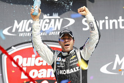 Race winner Jimmie Johnson, Hendrick Motorsports Chevrolet