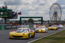 Fernando Alonso gives the start: #73 Corvette Racing Chevrolet Corvette C7: Jan Magnussen, Antonio Garcia, Jordan Taylor
