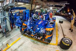 Arrêt au stand - #36 Signatech Alpine Alpine A450 - Nissan: Paul-Loup Chatin, Nelson Panciatici, Oliver Webb