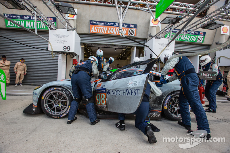 Pit Stop For 98 Aston Martin Racing Aston Martin Vantage