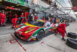 Pit stop for #51 AF Corse Ferrari 458 Italia: Gianmaria Bruni, Toni Vilander, Giancarlo Fisichella