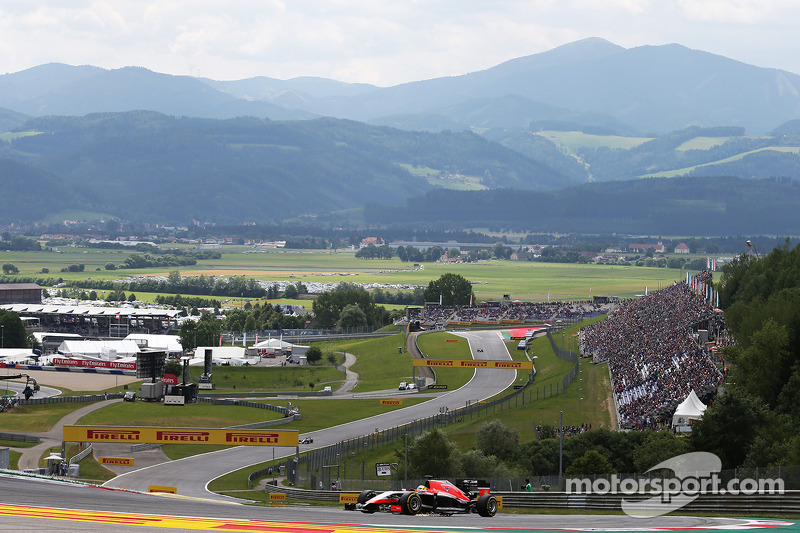 Jules Bianchi, Marussia F1 Takımı MR03 viraj boyunca kıvılcımlar
