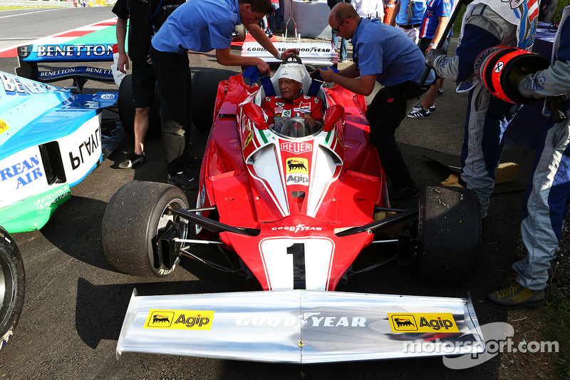 Niki Lauda, Presidente Mercedes non esecutivo si riunisce alla sua Ferrari 312T2