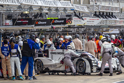 Trouble for the #14 Porsche Team Porsche 919 Hybrid: Romain Dumas, Neel Jani, Marc Lieb