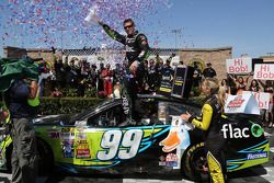 Race winner Carl Edwards, Roush Fenway Racing Ford