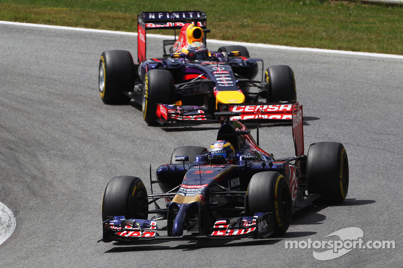 Jean-Eric Vergne, Scuderia Toro Rosso STR9 ve Sebastian Vettel, Red Bull Racing RB10