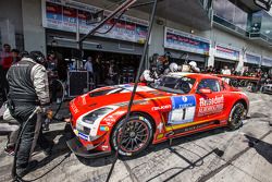 Pit stop for #1 Black Falcon Mercedes-Benz SLS AMG GT3: Lance David Arnold, Jeroen Bleekemolen, Andreas Simonsen, Christian Menzel