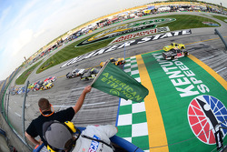 Start: Kyle Busch leads