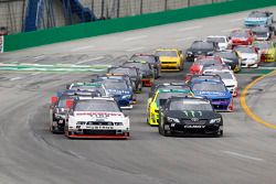 Start: Brad Keselowski leads