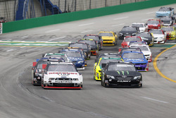 Start: Brad Keselowski leads