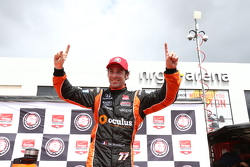 Simon Pagenaud célèbre sa pole position