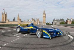 Formula E-auto's nemen hartje Londen over