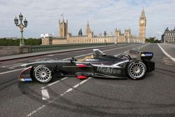 Formula E cars take over downtown London