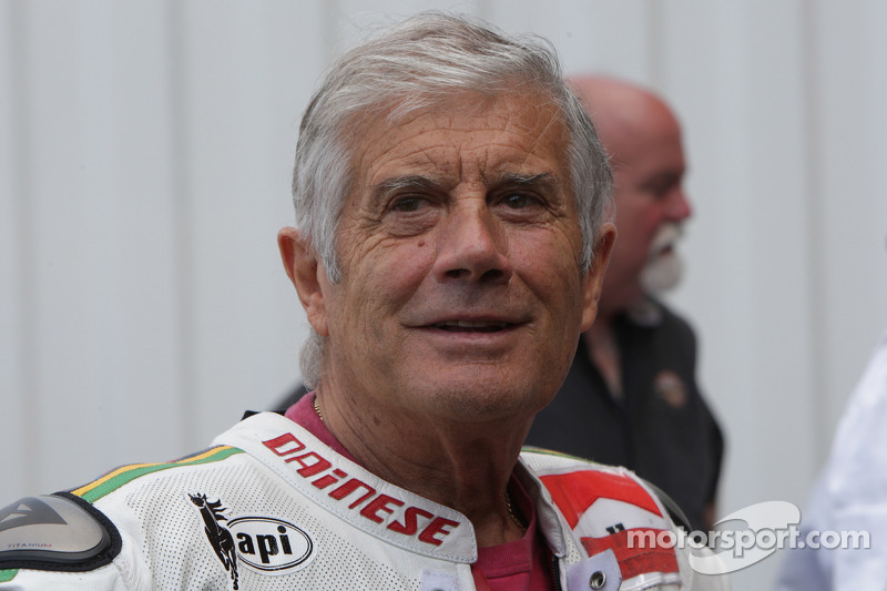 Giacomo Agostini, campeón de campeones, volvería a ganar en 500cc en 1975, ya con Yahama, mientras que su racha de mundiales seguidos en 350cc llegó hasta 7, del 68 al 74