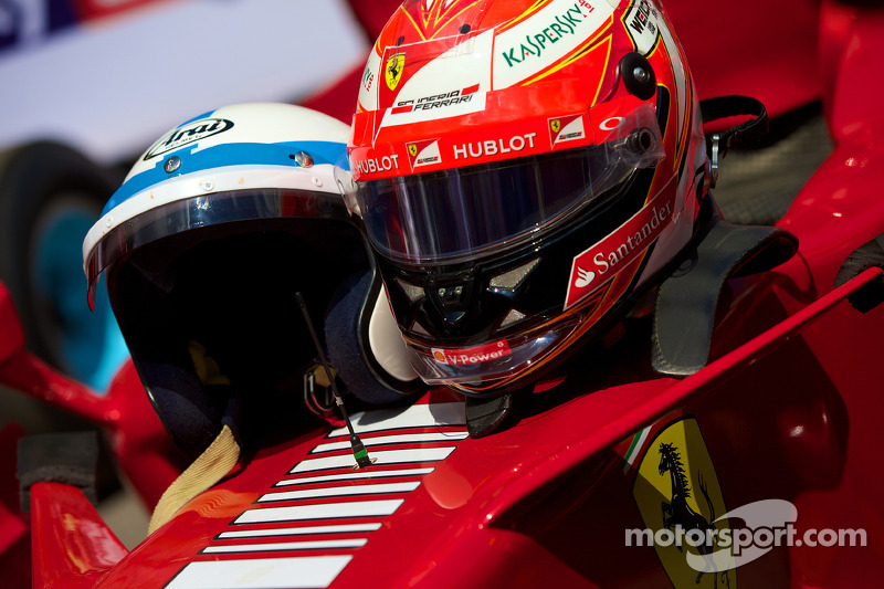 Ferrari F2007 - John Surtees & Kimi Raikonnen'in Kaskları
