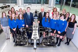 Finanzminister besucht das Mclaren Technology Centre Woking, Surrey, England