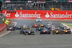 Start: Felipe Nasr leads