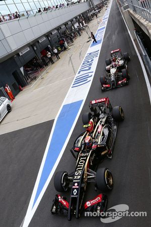 Pastor Maldonado, Lotus F1 Team and team mate Romain Grosjean, Lotus F1 E22