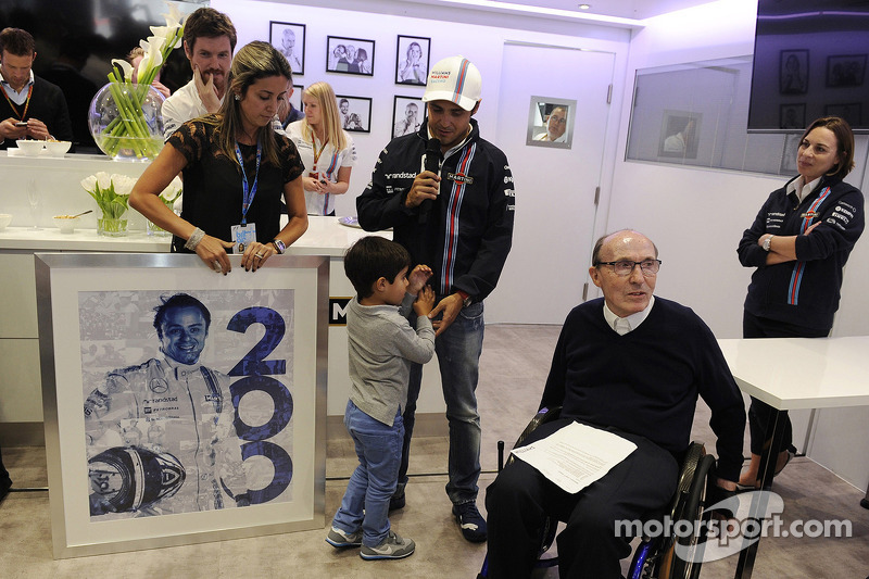 Felipe Massa, Williams celebrates his 200th GP with his wife Rafaela Bassi, Williams Team Owner, Cla