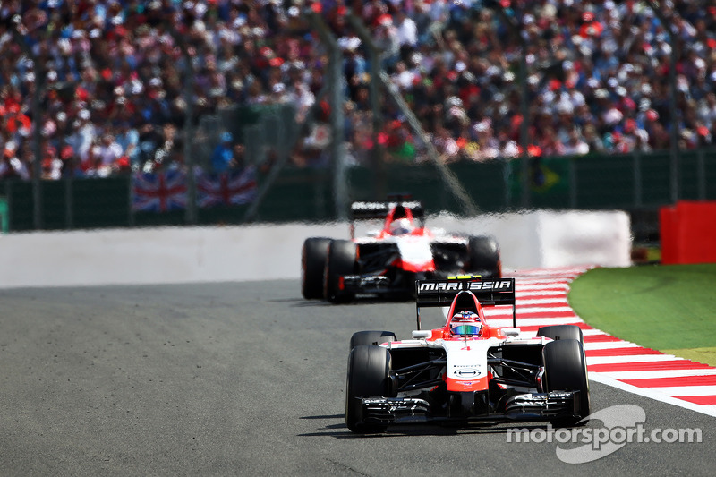 Max Chilton, Marussia F1 Team MR03 davanti al compagno di squadra Jules Bianchi, Marussia F1 Team MR