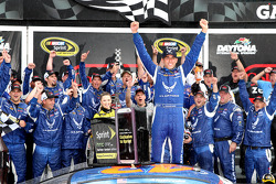 Race winner Aric Almirola, Richard Petty Motorsports Ford
