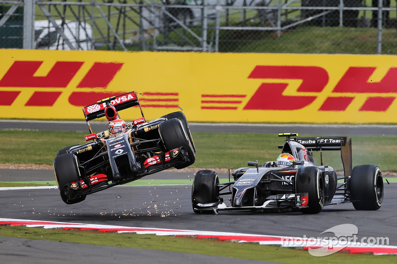 Pastor Maldonado, Lotus F1 E21 is launched into the air after colliding with Esteban Gutierrez, Sauber C33