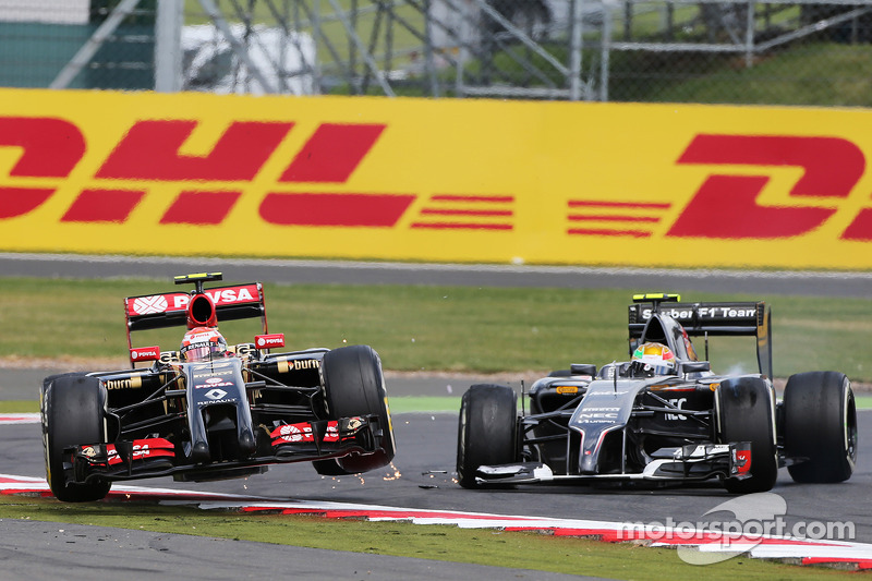 Pastor Maldonado, Lotus F1 E21 es lanzado al aire después de chocar con Esteban Gutiérrez, Sauber C3