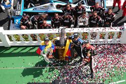 Carlos Munoz, Andretti Autosport Honda and Juan Pablo Montoya, Penske Racing Chevrolet and Helio Cas