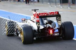 Pastor Maldonado, Lotus F1 E21 running sensor equipment