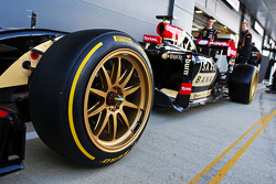 The Lotus F1 E22 with new 18 inch Pirelli tyres and rims